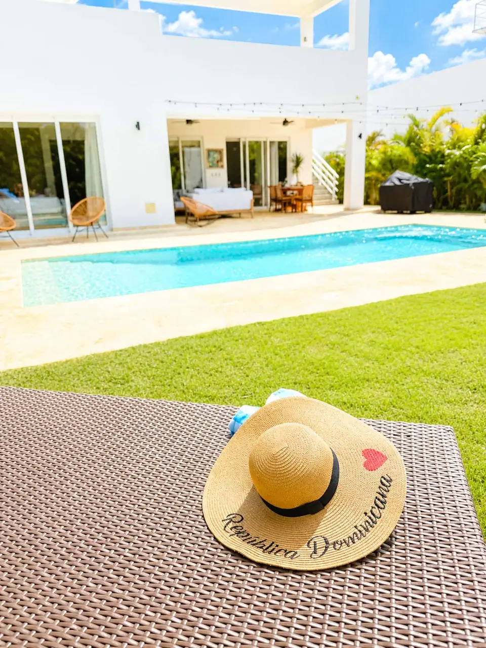 Une pause au bord de la piscine